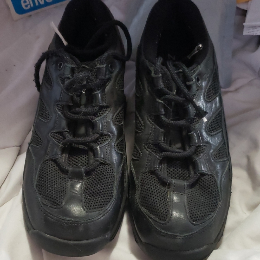 Z coil leather shoes